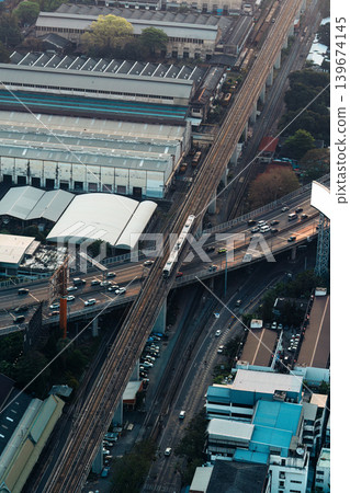 Skytrain and expressway passing through Bangkok downtown 139674145