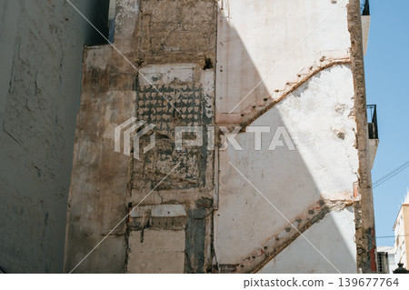 Urban decay and architectural remnants in sunlit cityscape 139677764