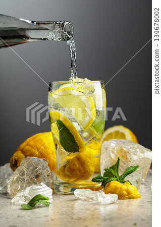 Carbonated refreshing drink with fresh lemon, ice and mint. Carbonated refreshing drink with fresh lemon, ice and mint. 139678002