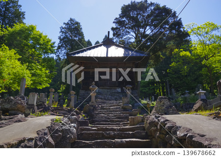 Mausoleum of Fukushima Masanori in Obuse Town, Nagano Prefecture 139678662