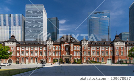Tokyo Station and the office district 139678927