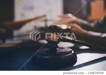 Lawyer explained to the client about the law that must be brought against the court case. 139679509