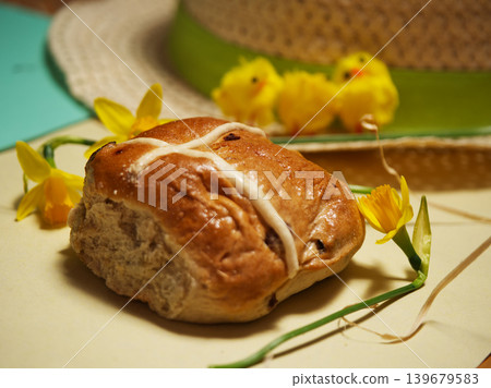 Easter hot cross bun with eggs and daffodil flowers yellow background 139679583