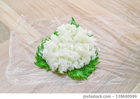 Rice placed on a large shiso leaf 139680099