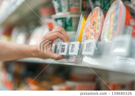 超級市場 超市 店員 139680326