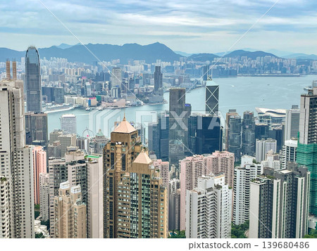 A spectacular view from Victoria Peak in Hong Kong 139680486