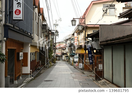 秋季澀溫泉的溫泉小鎮風光(長野縣山之內町) 秋季澀溫泉的溫泉小鎮風光(長野縣山之內町) 139681795