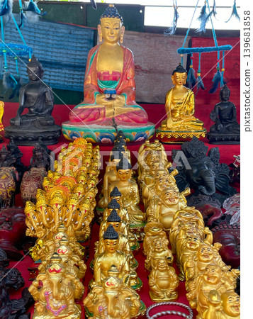 尼泊爾加德滿都斯瓦揚布納特的紀念品店 139681858