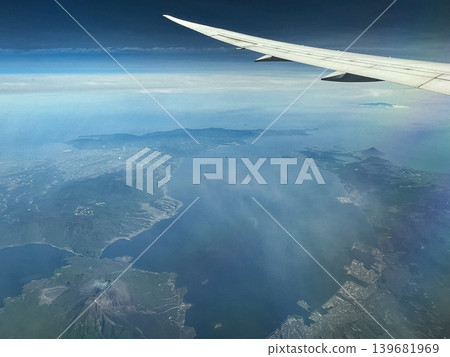 從成田機場飛往台北的飛機上眺望櫻島、開聞岳和錦江灣。 139681969