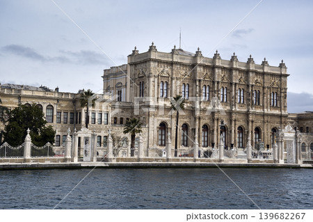 96055 Türkiye,伊斯坦布爾,博斯普魯斯海峽遊輪上的多爾瑪巴赫切宮 96055 Türkiye,伊斯坦布爾,博斯普魯斯海峽遊輪上的多爾瑪巴赫切宮 139682267