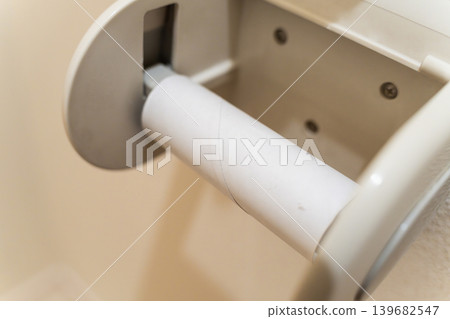空衛生紙捲筒 - 生活風格圖片 空衛生紙捲筒 - 生活風格圖片 139682547
