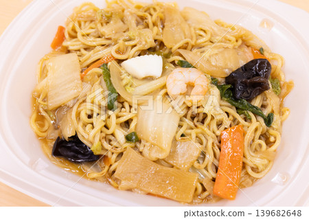 Delicious Chinese stir-fried noodles Delicious Chinese stir-fried noodles 139682648