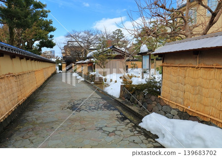【石川縣】長町武士居遺址覆蓋著草蓆(金澤的冬季傳統) 【石川縣】長町武士居遺址覆蓋著草蓆(金澤的冬季傳統) 139683702