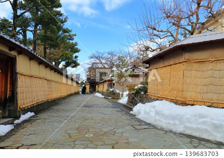【石川縣】長町武士居遺址覆蓋著草蓆(金澤的冬季傳統) 【石川縣】長町武士居遺址覆蓋著草蓆(金澤的冬季傳統) 139683703