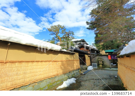 [Ishikawa Prefecture] Nagamachi Samurai Residence Ruins covered with straw mats (a winter tradition in Kanazawa) 139683714