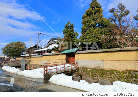 [Ishikawa Prefecture] Nagamachi Samurai Residence Ruins covered with straw mats (a winter tradition in Kanazawa) 139683723