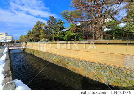 [Ishikawa Prefecture] Nagamachi Samurai Residence Ruins covered with straw mats (a winter tradition in Kanazawa) 139683726