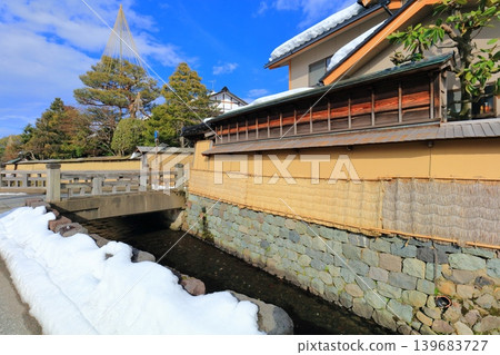 【石川縣】長町武士居遺址覆蓋著草蓆(金澤的冬季傳統) 【石川縣】長町武士居遺址覆蓋著草蓆(金澤的冬季傳統) 139683727