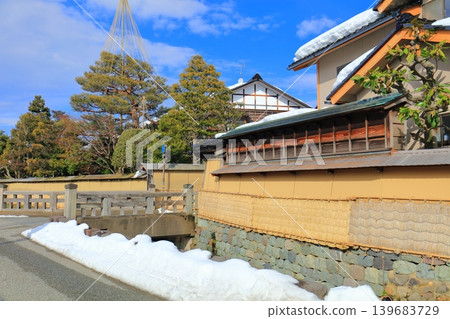 【石川縣】長町武士居遺址覆蓋著草蓆(金澤的冬季傳統) 【石川縣】長町武士居遺址覆蓋著草蓆(金澤的冬季傳統) 139683729