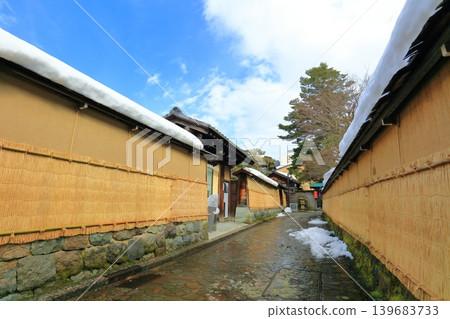 [Ishikawa Prefecture] Nagamachi Samurai Residence Ruins covered with straw mats (a winter tradition in Kanazawa) 139683733