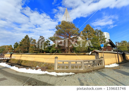 【石川縣】長町武士居遺址覆蓋著草蓆(金澤的冬季傳統) 【石川縣】長町武士居遺址覆蓋著草蓆(金澤的冬季傳統) 139683746
