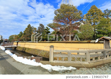 [Ishikawa Prefecture] Nagamachi Samurai Residence Ruins covered with straw mats (a winter tradition in Kanazawa) 139683747