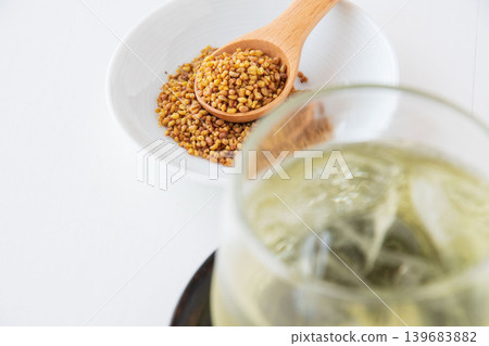 Cold buckwheat tea Cold buckwheat tea 139683882