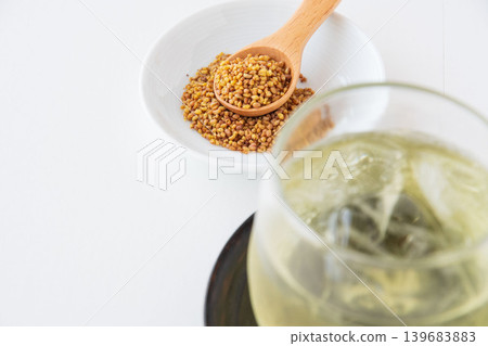 Cold buckwheat tea Cold buckwheat tea 139683883
