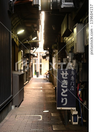 新潟市中央區古町小巷內的景象(新潟縣新潟市中央區) 新潟市中央區古町小巷內的景象(新潟縣新潟市中央區) 139684157