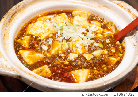 Delicious Mapo Tofu in an Clay Pot Delicious Mapo Tofu in an Clay Pot 139684322