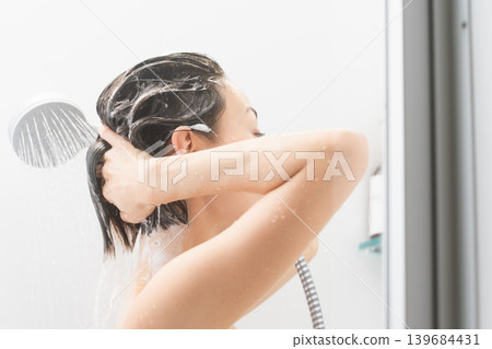 Woman shampooing beauty image Woman shampooing beauty image 139684431