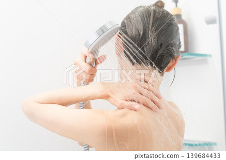 Woman shampooing beauty image Woman shampooing beauty image 139684433