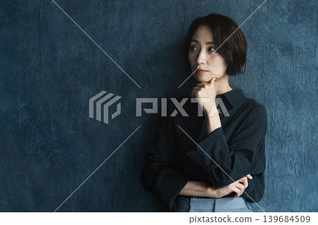Posing short-haired woman beauty image Posing short-haired woman beauty image 139684509