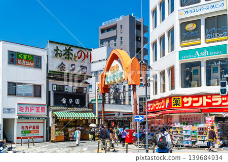 東京高塚寺車站;高塚寺北口廣場;純條商店街;小說《高円寺純條商店街》的背景地。 東京高塚寺車站;高塚寺北口廣場;純條商店街;小說《高円寺純條商店街》的背景地。 139684934