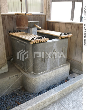 與德川家光有關的長壽之水,位於隅田區向島長明寺。 與德川家光有關的長壽之水,位於隅田區向島長明寺。 139685429