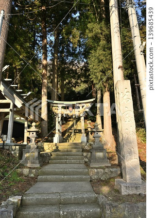 Cedar trees and Iwamuro Shrine (Nishikan-ku, Niigata City, Niigata Prefecture) Cedar trees and Iwamuro Shrine (Nishikan-ku, Niigata City, Niigata Prefecture) 139685439