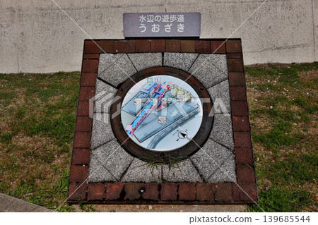 Waterside walking path, Uozaki manhole 139685544