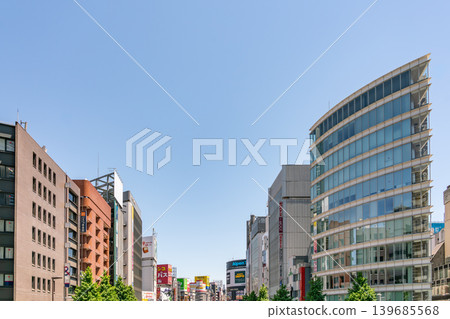 [Tokyo] A view of the bustling Shinjuku district in Japan (May 2026) 139685568