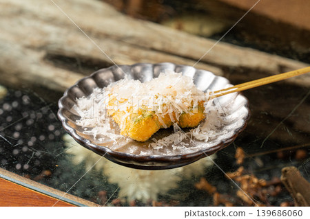 秋葵起司串：美味又富有創意的串燒，搭配融化的起司。 139686060