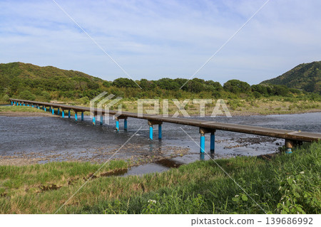 Sada Submersible Bridge, surrounded by fresh greenery in Shimanto City, Kochi Prefecture Sada Submersible Bridge, surrounded by fresh greenery in Shimanto City, Kochi Prefecture 139686992
