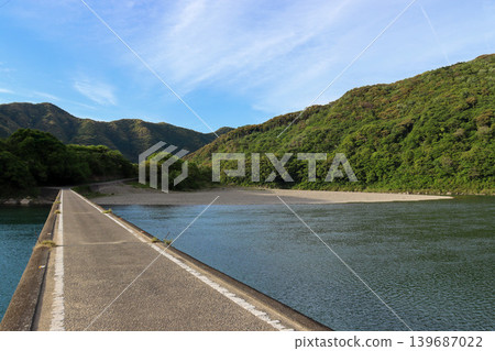 The Sanri Submersible Bridge in Shimanto City, Kochi Prefecture, surrounded by fresh greenery. 139687022