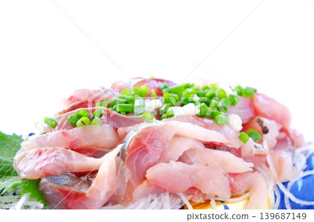 香煎竹莢魚 - 新鮮捕撈的竹莢魚,用刀切碎 香煎竹莢魚 - 新鮮捕撈的竹莢魚,用刀切碎 139687149