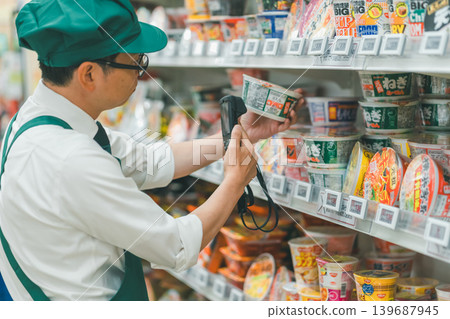 supermarket, salesperson, shop assistant 139687945
