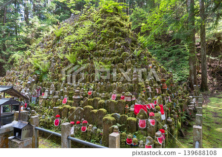 奧之院(高野山)附近的地藏菩薩像 奧之院(高野山)附近的地藏菩薩像 139688108