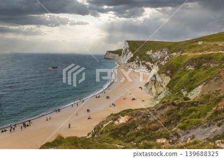 Dramatic coastline and beach at Durdle Door on the Jurassic Coast Dramatic coastline and beach at Durdle Door on the Jurassic Coast 139688325