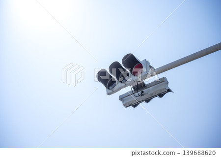 Red light, stop signal (image) 139688620