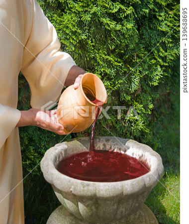 Hands pour water into the pot Hands pour water into the pot 139688695