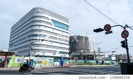 高雄站正在建設中 高雄站正在建設中 139690548