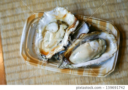 廣島的特色烤牡蠣 廣島的特色烤牡蠣 139691742