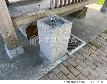 公園和廣場上的飲水噴泉的4張照片 139692188